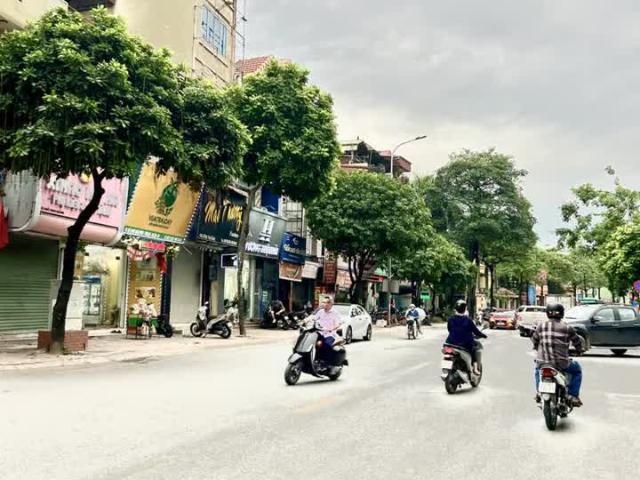 Bán nhà trung tâm Trâu Quỳ mặt phố Ngô Xuân Quảng 105m2 2 mặt tiền. 0982852