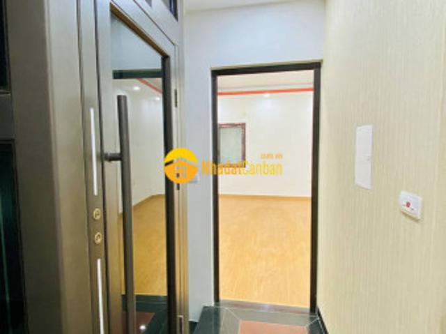 Bán nhà trung tâm hai bà trưng 6 tầng thang máy 2 mặt thoáng full nội thất chỉ 11 tỷ