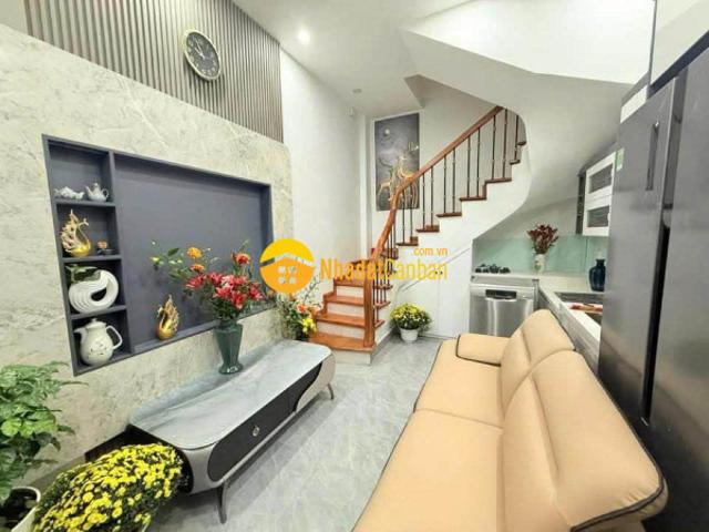 Bán nhà đầu ngõ ngọc thuỵ, giá 11.9 tỷ, hơn 30m2x6t, thanng máy