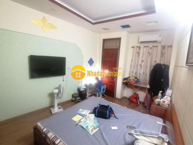 Bán nhà võ chí công, đường ngõ thoáng, sân vui chơi, gần phố. 40m2 xây 5t giá 4.8 tỷ