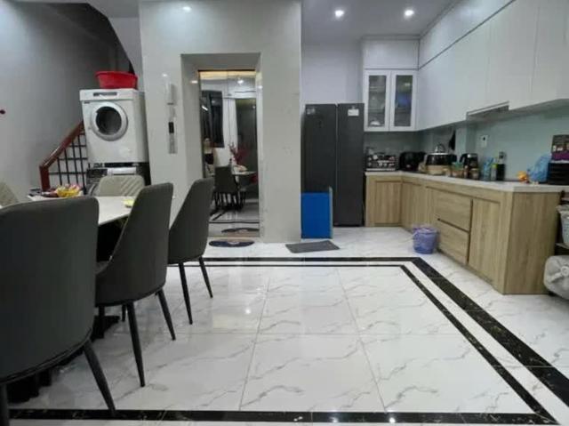Bán Nhà Võ Chí Công, Nhà Đẹp, 6 Tầng Thang Máy, Ô Tô Đỗ Cổng, Full Nội Thất – 10 Tỷ