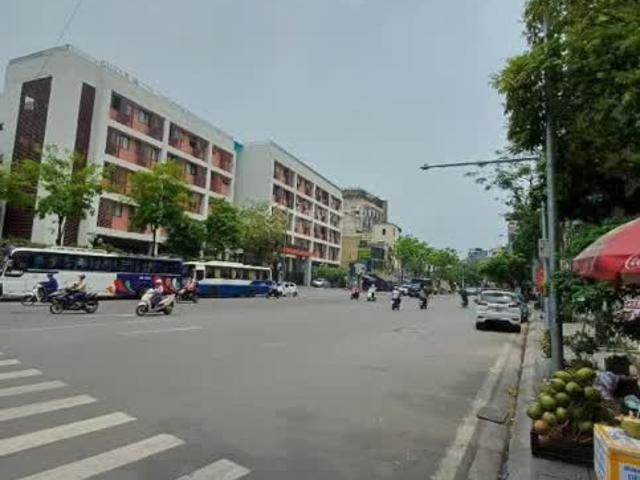 Bán nhà Văn Cao Ba Đình DT 90m MT 8m Ô tô KDVP Gần Hồ Tây