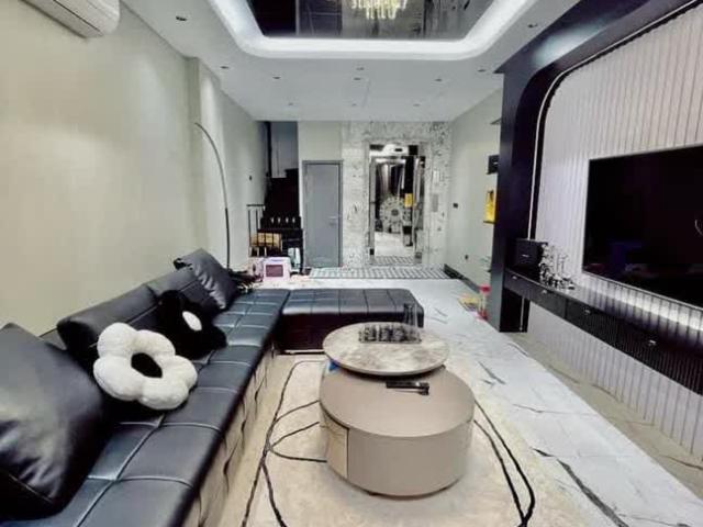 Bán Nhà Võng Thị 45m2 7 Tầng Thang Máy View Hồ Tây
