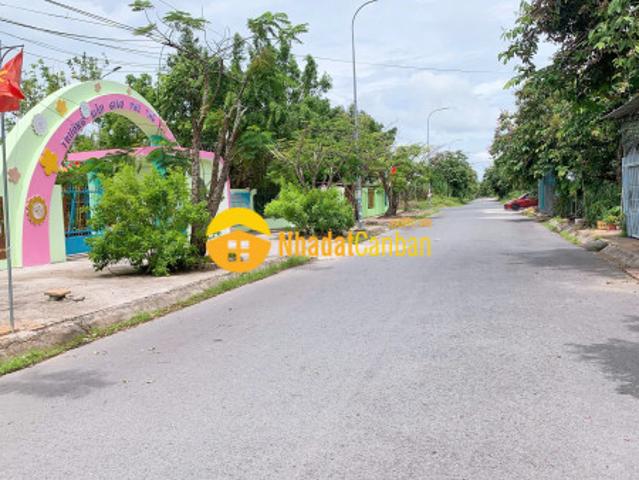 Bán nhà vị trí đẹp đối diện cổng trường mầm non vị trí đẹp có thể kinh doanh mua bán được