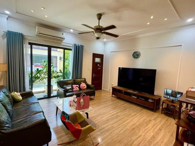 Bán nhà việt hưng 75m2 5 tầng thang máy vỉa hè, ô tô tránh đỗ 25. X Tỷ