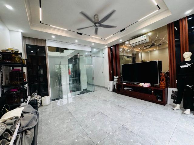 Bán nhà việt hưng 80m2 6 tầng thang máy vỉa hè, ô tô tránh 2x tỷ