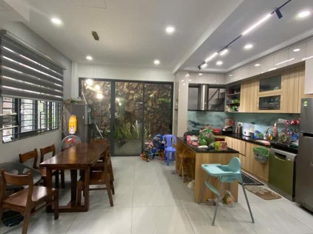 Bán Nhà Vip Tân Quý 7x15.5m, 1 Trệt 3 Lầu, Có Thang Máy, Giá Chỉ 18.5 tỷ, hxh