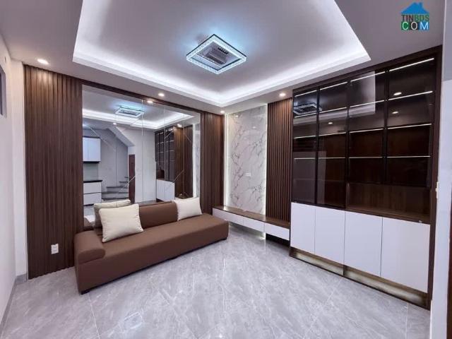 Bán nhà xuân la DT 23m x5 tầng 6,950 tỷ 40m ô tô tránh, ngõ thông, full nội thất