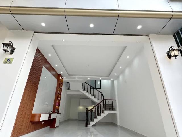 Bán Nhà Xây Độc Lập Phố Trại Lẻ