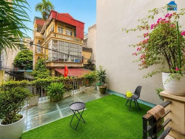 Bán nhà 120m2 đẹp như BT ô tô phố Kim Giang 21 tỷ. Mặt tiên 5.5m có sân để ô tô. Vị trí trung tâm