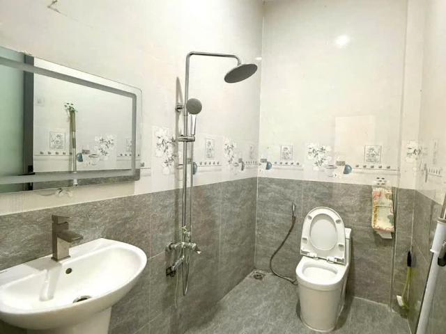 Bán Nhà 1 Trệt 2 Lầu Mặt Tiền Đường Lớn KDC Hóa An Cổng Sau Pouchen