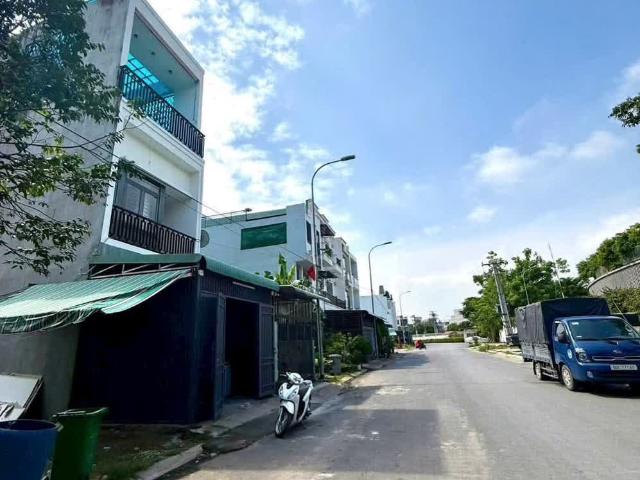 Bán Nhà 1 Trệt 2 Lầu Mặt Tiền Đường Lớn KDC Hóa An Cổng Sau Pouchen