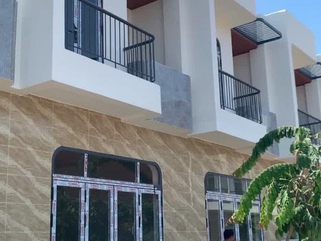 Bán nhà 2 tầng gần cổng sau KCN Nam Tân Uyên tặng nội thất