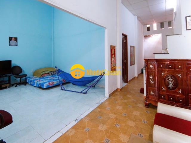 Bán nhà 2 tầng hẻm cách mạng tháng tám, quận 3, dt 5.5 x 19.8 m, giá 6.5 tỷ