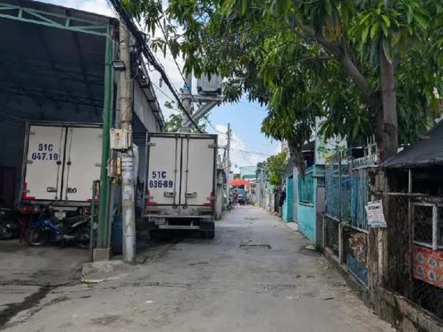 Bán nhà 2 tầng lô góc hẻm xe hơi 410 Nguyễn Văn Tạo, Long Thới Nhà Bè, 140m2 ngang 10m nở hậu