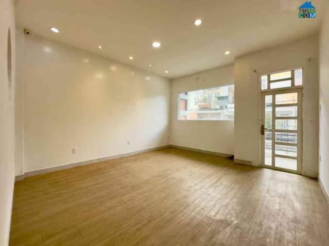 Bán nhà 2 tầng mặt tiền, diện tích lớn, trung tâm Phú Nhuận 102m2, 23.9 tỷ