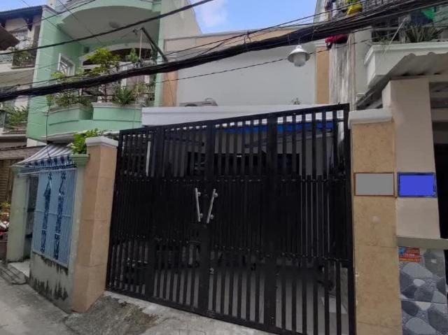 Bán nhà 2 Tầng rộng 100m2, có sân để xe, Lê Văn Lương Q7
