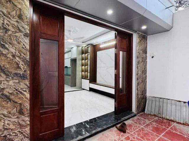 Bán nhà 35m2 x 5 tầng Đàm Quang Trung, Long Biên Ngay chân cầu Vĩnh Tuy