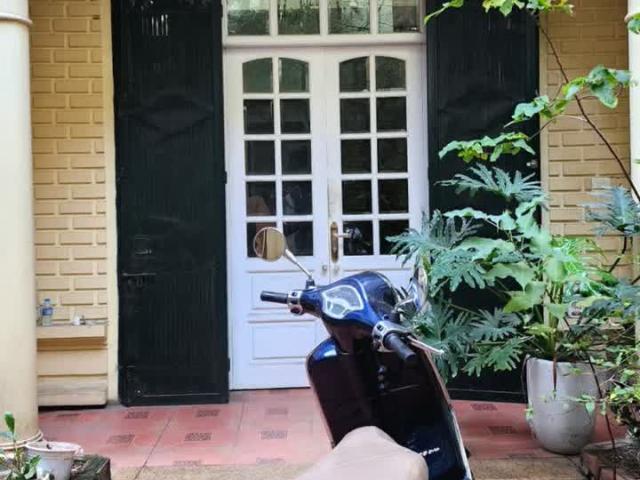 Bán nhà 3 tầng, 2 mặt ngõ Quỳnh. Lối ngõ ô tô tải 4 tấn vào được, có sân đỗ ô tô