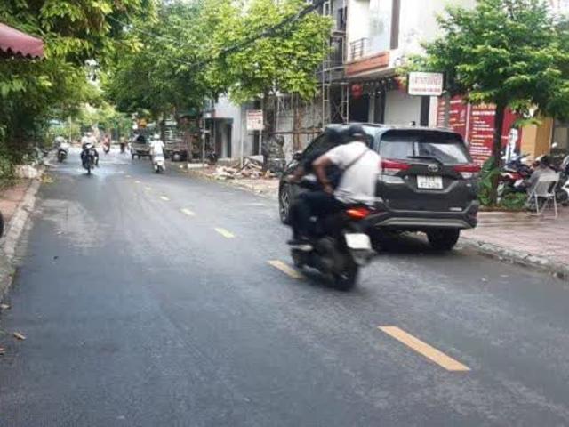 Bán nhà 3 tầng, xây độc lập, mặt đường Trại Lẻ, Chân, Hải Phòng