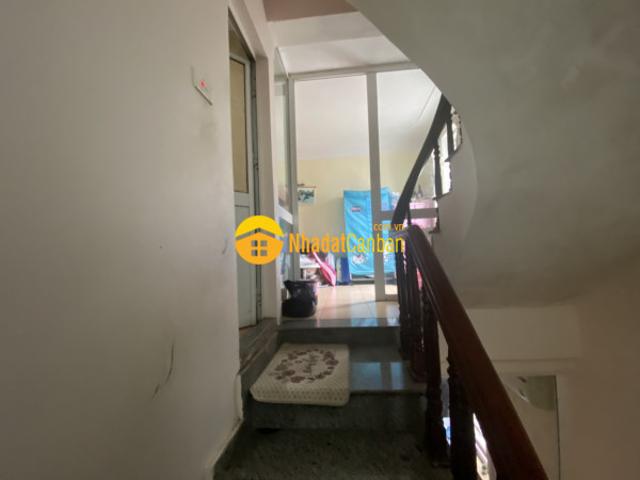 Bán nhà 3 tầng dân xây lô góc gần phố thạch bàn ngõ thông