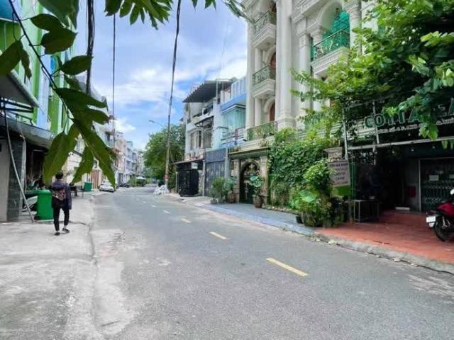 Bán Nhà 3 Tầng Mới Thủ Đức, Giá Hời Nhỉnh 8 Tỷ, Vị Trí Vàng, Sổ Hồng Chính Chủ