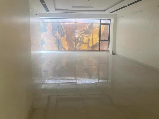 Bán nhà 3 tầng mặt đường Mê Linh, Liên Bảo, Vĩnh Yên, Vĩnh Phúc. Giá 16.5 tỷ