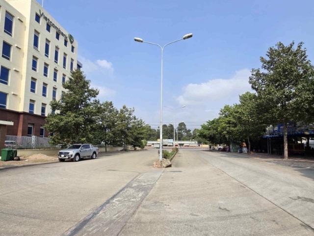 Bán Nhà 3 Tầng, đường 32m kế Vincom Dĩ An, SHR, ngay ngã tư 550