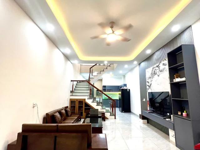 Bán nhà 3 tầng đường Lê Thạch Gần đường Tú Mở