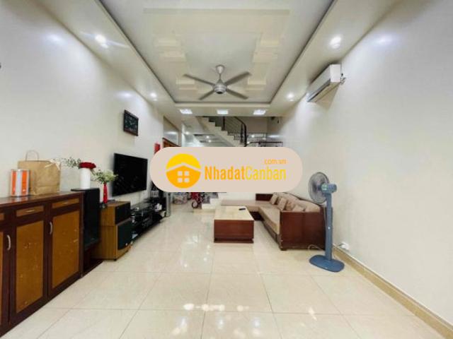 Bán nhà 3 tầng đông khê full công năng