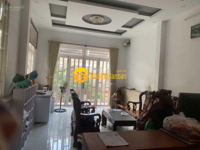 Bán nhà 3 tầng, p. Linh chiểu thủ đức, diện tích 390m² giá 17,9 tỷ