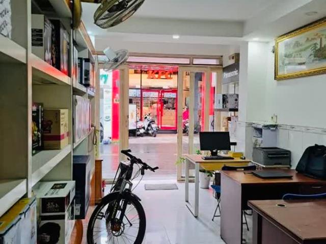 Bán nhà 4 tầng 28m2, mặt tiền kinh doanh Thích Quảng Đức, nhỉnh 7 tỷ