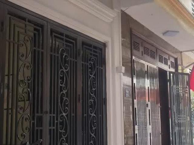 Bán nhà 4 tầng, DT 42m2, đường Lý Sơn, Long Biên Giá 6,4 tỷ, 0902318