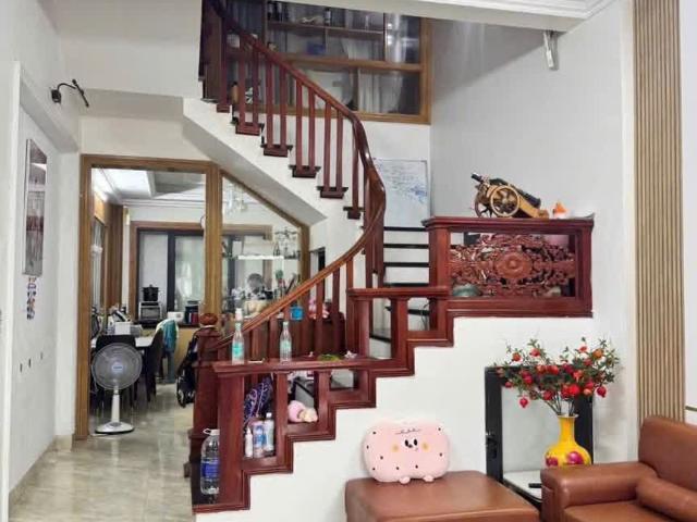 Bán nhà 4 tầng mặt phố Ỷ Lan, ph Ngọc Châu, TP HD, 50m2, mt gần 4m, 4 ngủ, đường thoáng rộng