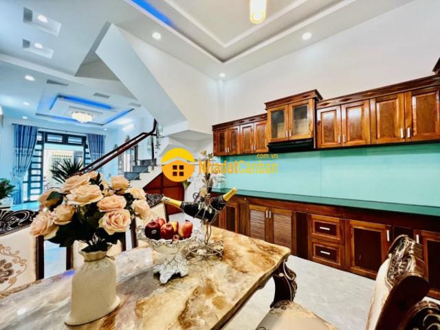Bán nhà 4 tầng nội thất chất, tân sơn nhì, hxh, nhỉnh 8 tỷ