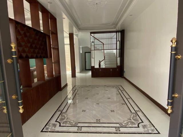 Bán nhà 4 tầng Nguyễn Văn Linh Rộng 86m2, ô tô tránh