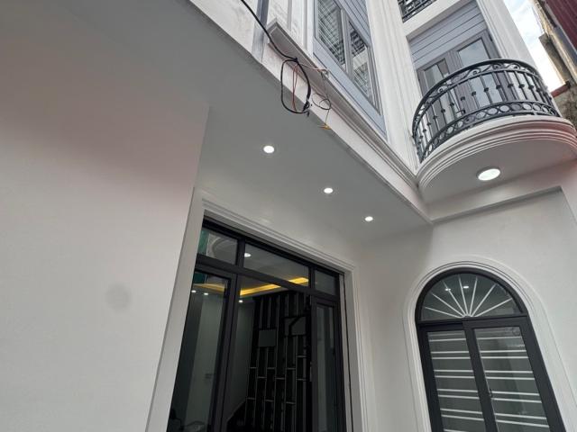 Bán nhà 4 tầng đẹp Miếu Hai Xã Sân cổng riêng