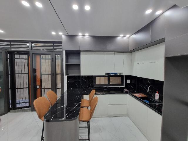 Bán nhà 5T ngõ 590 Ngọc Thụy 10m ra mặt đê, mới tinh, giá 5, x tỷ có TL. LH 0936123