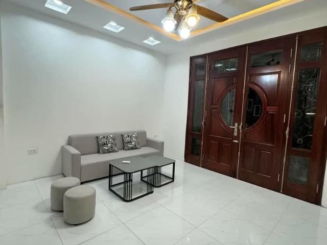 Bán Nhà 5T Lạc Long Quân, DT 37m2, Gara Ô Tô, Gần Phố, Dân Xây Mới Đẹp Ở Ngay, Chỉ 7.85 Tỷ