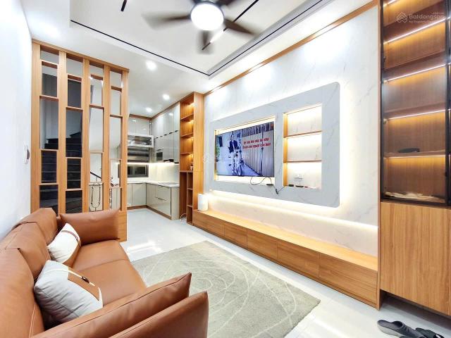 Bán nhà 5 tầng full nội thất 2 mặt ngõ tại lò đúc cảm hội