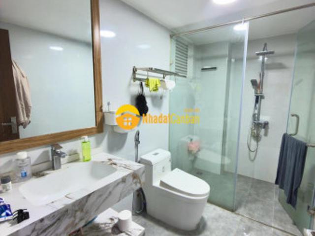 Bán nhà 5 tầng gần bến xe giáp bát hoàng mai, ngõ thông rất gần mặt phố đường ô tô