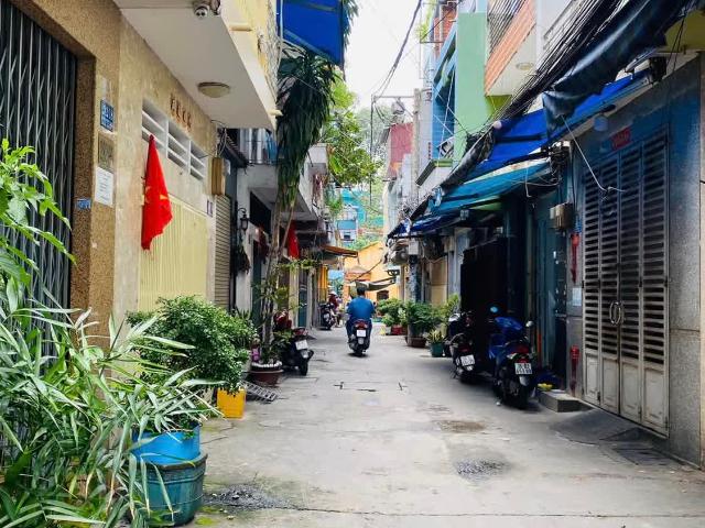 Bán nhà 5 Tầng kiên cố, giá chỉ hơn 5 tỷ, đường Nguyễn Tri Phương Q10