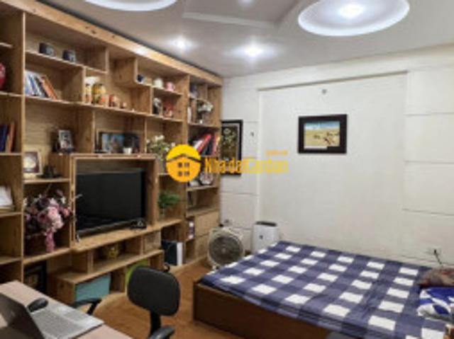 Bán nhà 5 tầng lô góc đội cấn, cách ô tô 5m, ngõ thông, 44m2 giá 6 tỷ