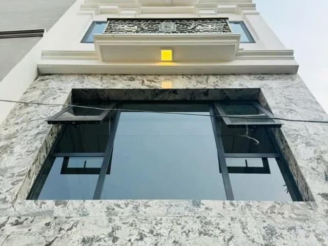 Bán nhà 640 Nguyễn Văn Cừ, Phường Gia Thụy, Long Biên. Thang Máy, 52m x 6T. Lh 0965858