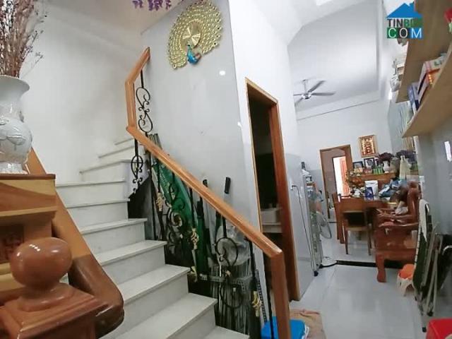 Bán nhà 70m2, 3 tầng, 5PN, 4WC, Q. 9, 6.6 tỷ, sổ hồng