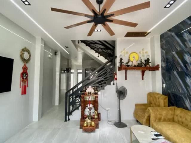 Bán nhà 80m², 5PN, 5WC, 4 tầng, Q. 9, 7.4 tỷ, sổ hồng