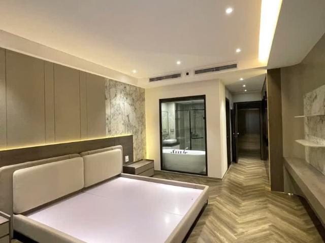 Bán Nhà 8 Tầng, 100m2, Ngọc Lâm Long Biên Hà Nội, Giá 35.7 Tỷ Vị Trí Vàng, Kinh Doanh Sầm Uất
