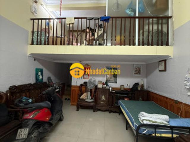 Bán nhanh nhà ngõ đê trần khát chân, giá 8.5 tỷ, 35m2x4t, ngõ thông