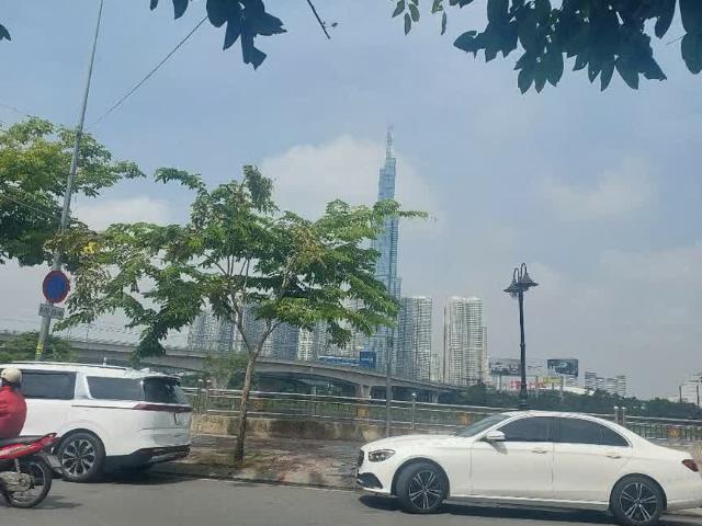 Bán nhanh nhà lô góc 3 mặt tiền đường, cách Nguyễn Duy Trinh 100m2, oto ngủ trong nhà. 100m2, giá