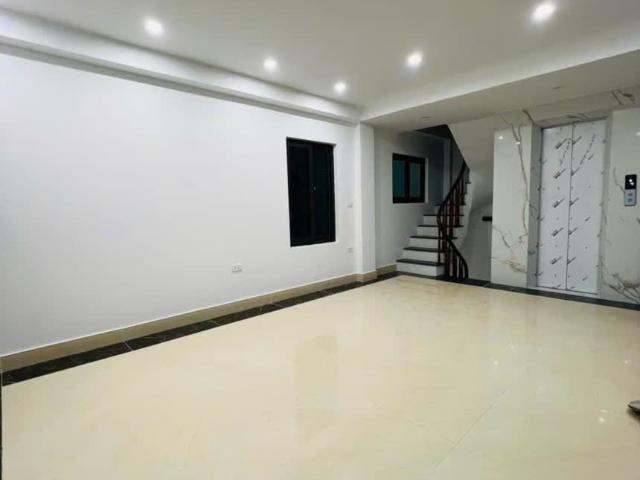 Bán nhanh nhà phố Khương Đình Thanh Xuân, 40m2, 7 tầng thang máy mt8m kinh doanh